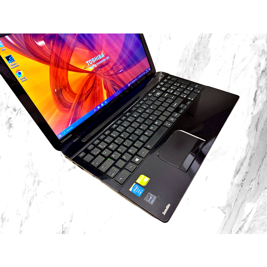 Laptop Toshiba Cztero i5 NVIDIA 8GB SSD 250GB Win10 Notebook
